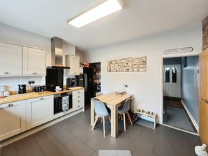 Kitchen Diner- click for photo gallery